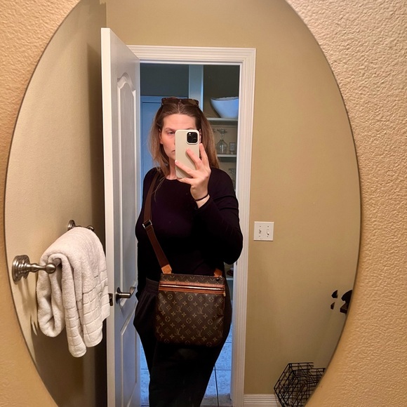 Louis Vuitton Bosphore Pochette Crossbody Bag - Picture 4 of 13